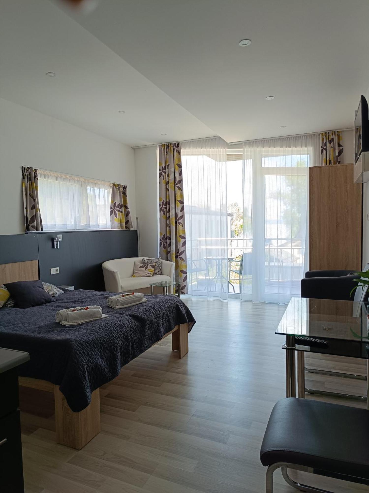Ujhely Apartmanhaz Siófok Eksteriør bilde